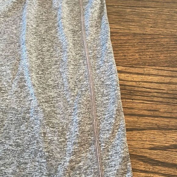 EUC! Nike Heather Gray Dri-Fit Short Sleeve Tee - Size Small - Picture 6 of 6